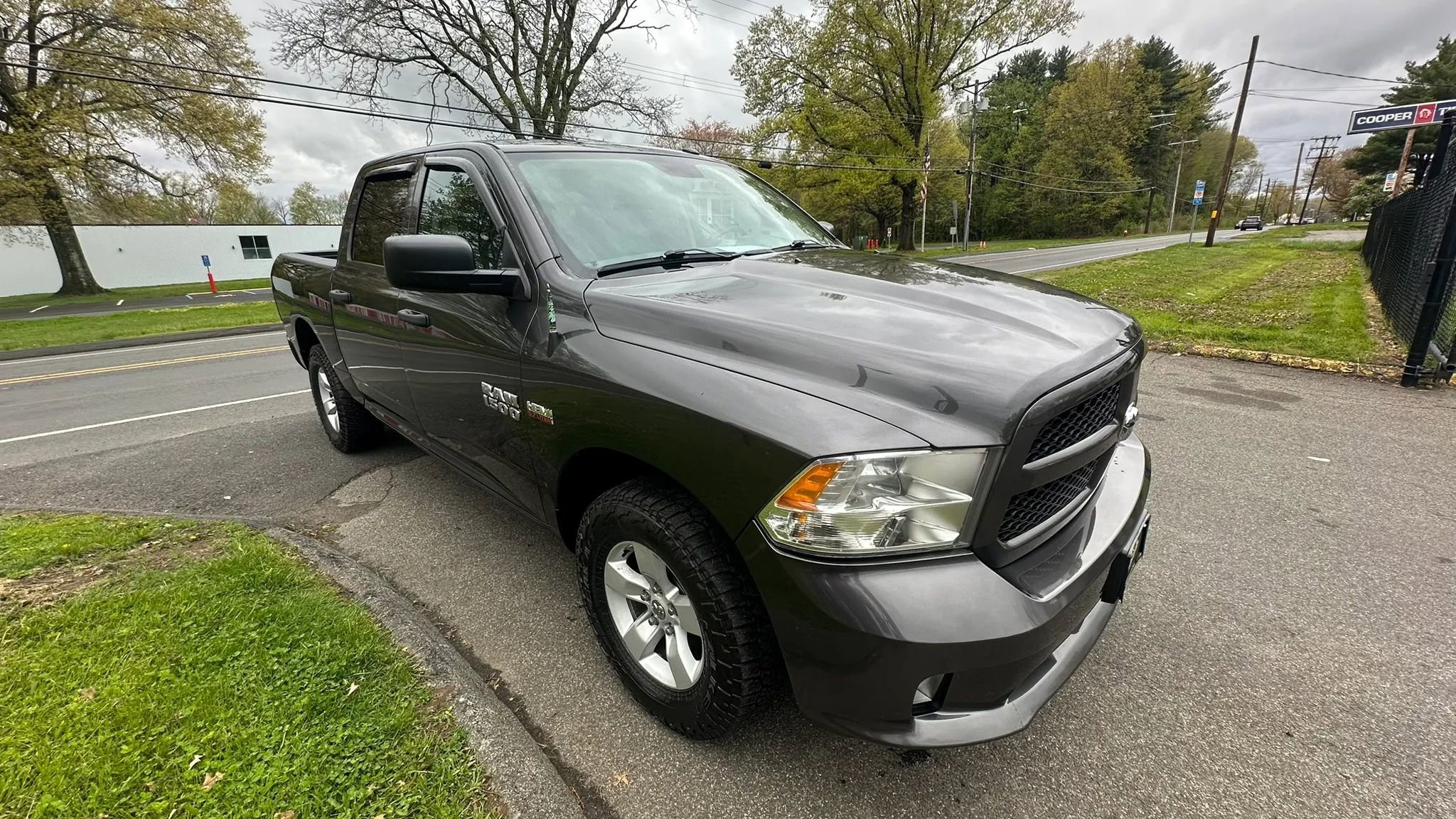 Used 2016 RAM 1500 Express AWD/4WD image 3