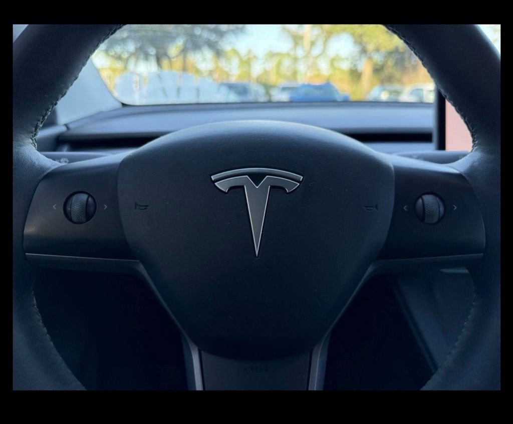 Used 2022 Tesla Model Y Performance image 17