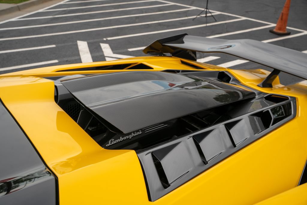 Used 2024 Lamborghini Revuelto AWD/4WD image 32