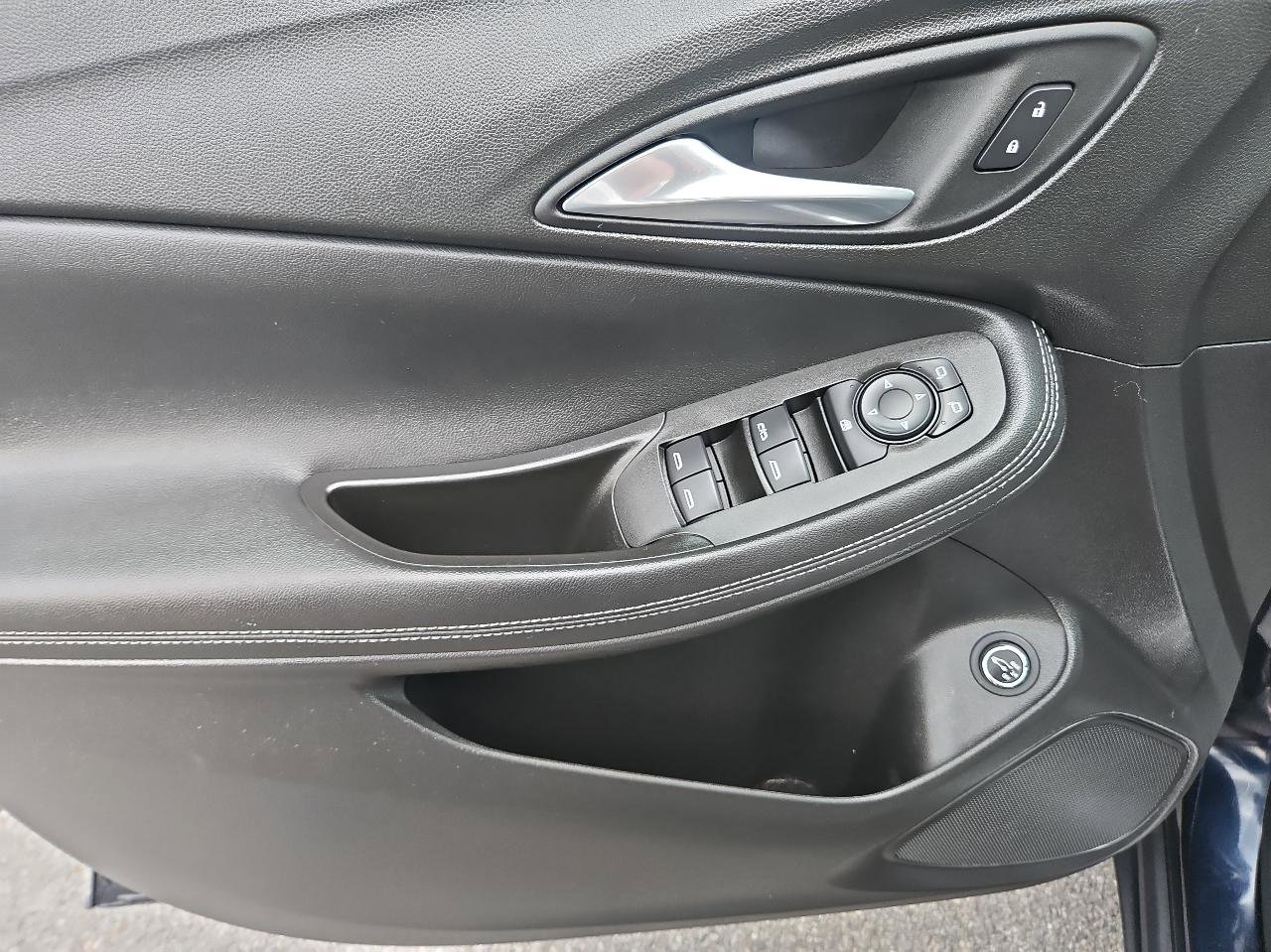 Used 2021 Buick Encore GX Select AWD/4WD image 14