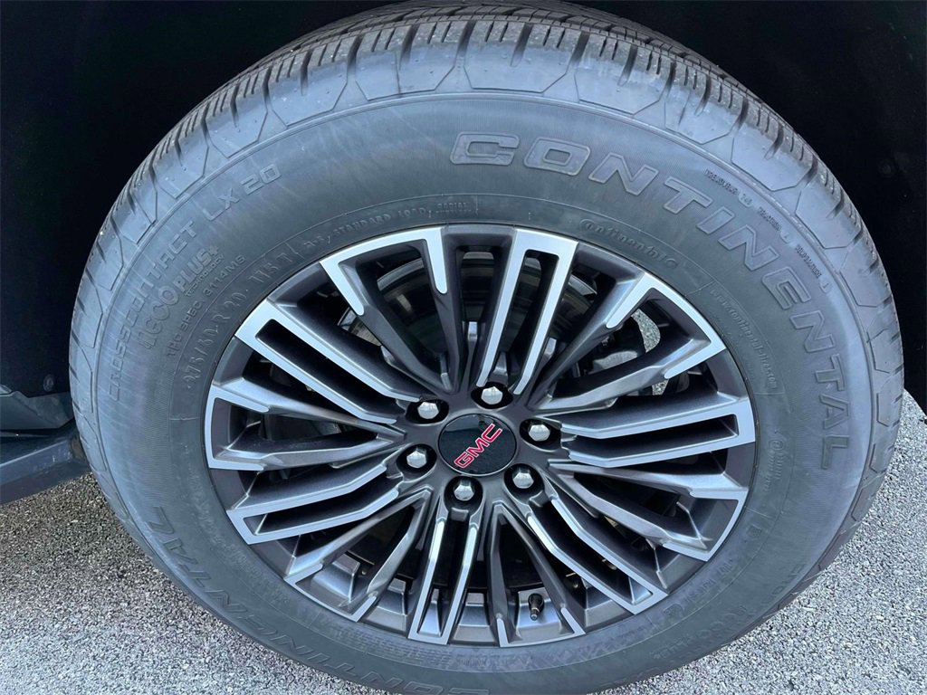 Used 2024 GMC Yukon XL SLT image 11