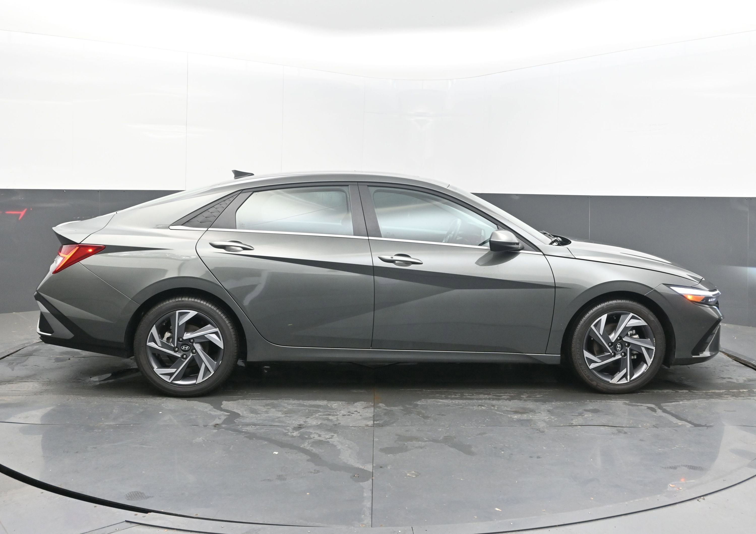 Used 2025 Hyundai Elantra SEL image 10