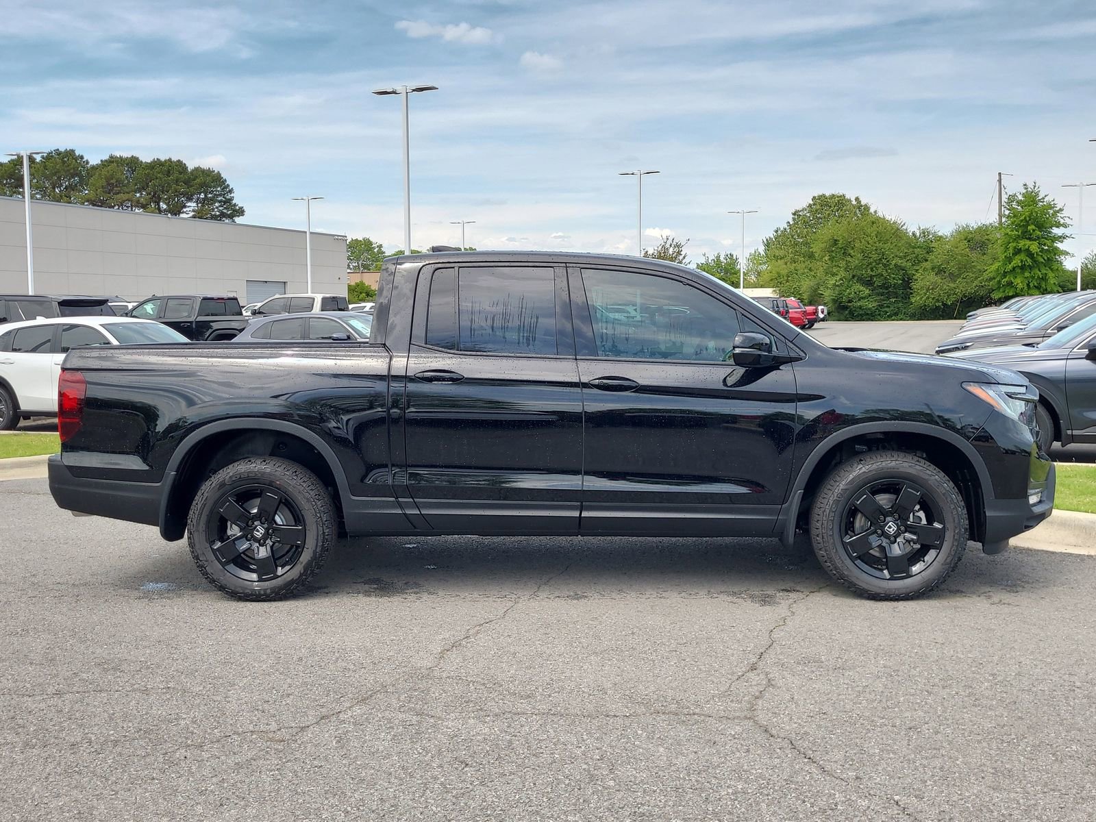 New 2026 Honda Ridgeline Black Edition image 2