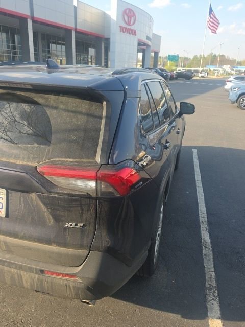 Used 2023 Toyota RAV4 XLE Premium image 9