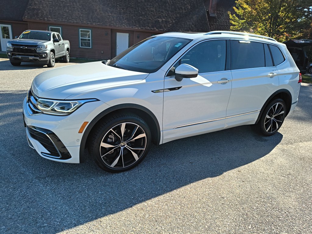 Used 2024 Volkswagen Tiguan SEL R-Line AWD/4WD image 1