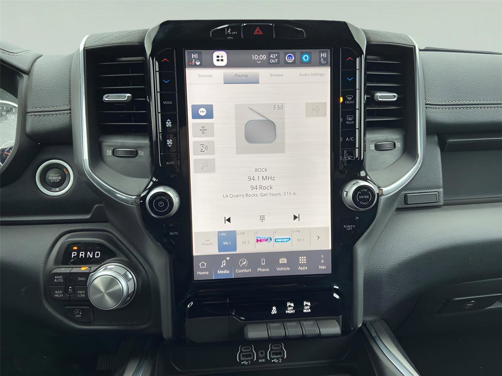 Used 2025 RAM 1500 Laramie image 33