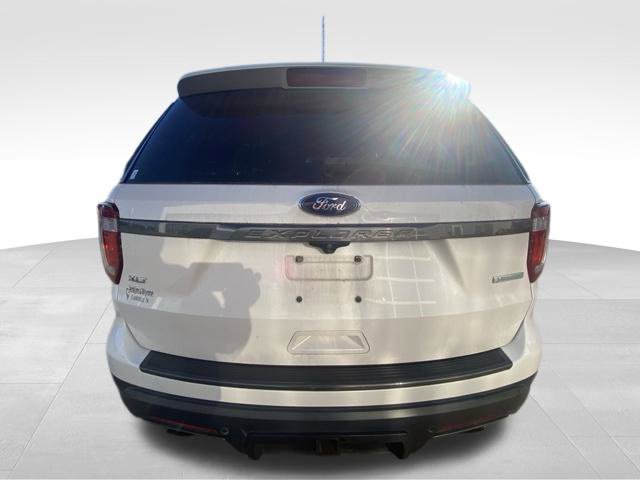 Used 2018 Ford Explorer XLT w/ Equipment Group 202A FWD image 11