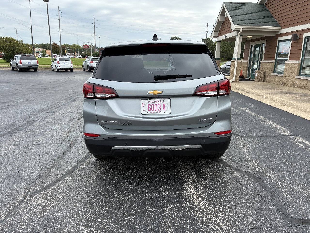 Used 2023 Chevrolet Equinox LT AWD/4WD image 2