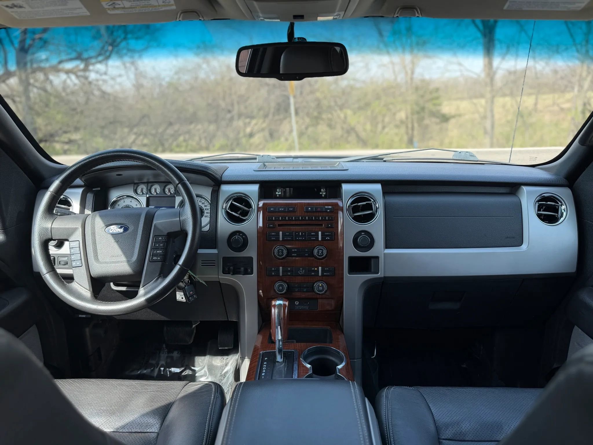 Used 2010 Ford F150 Lariat image 23