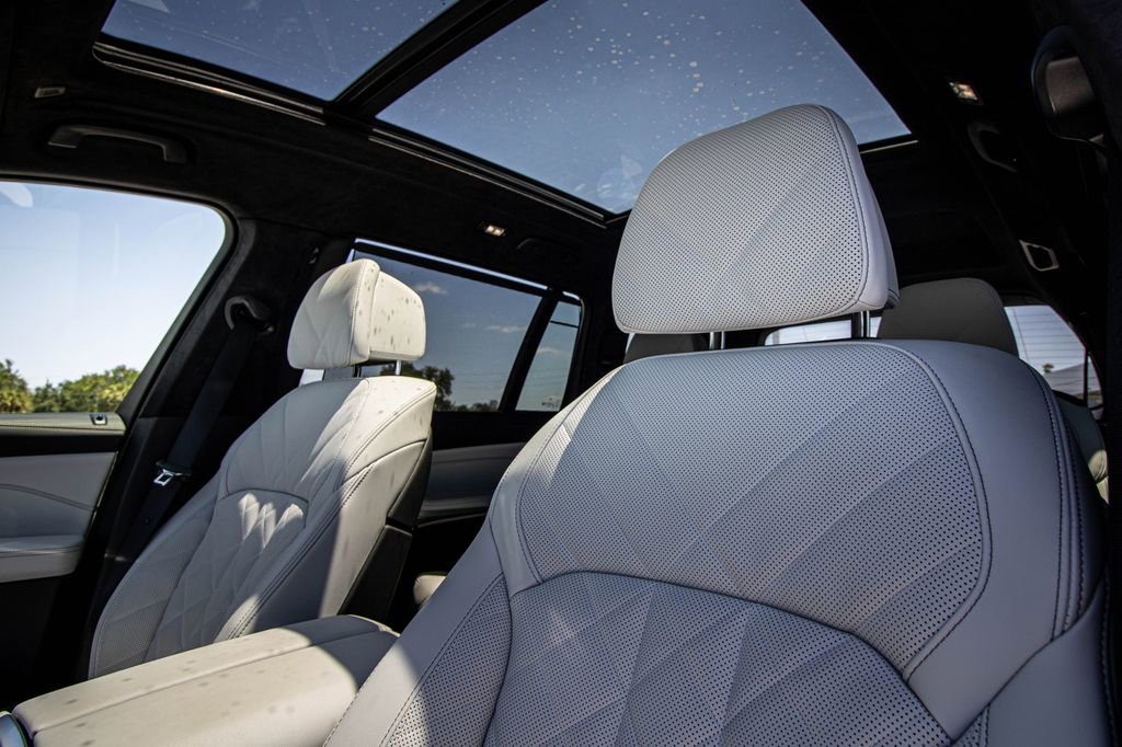 Used 2025 BMW X7 xDrive40i w/ M Sport Package AWD/4WD image 49