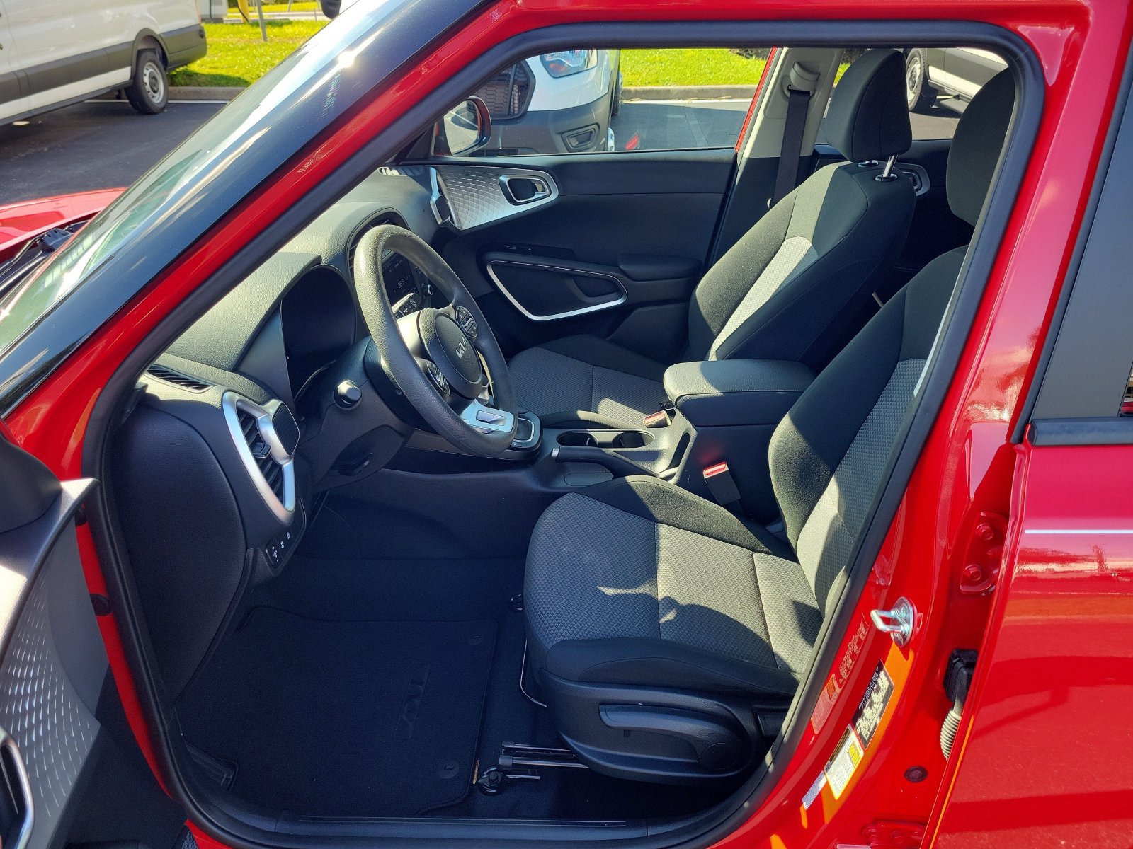 Used 2025 Kia Soul LX FWD image 15