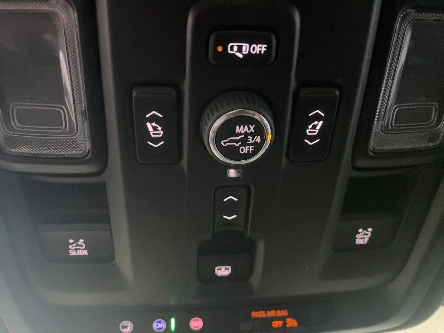 Used 2024 GMC Yukon XL Denali Ultimate AWD/4WD image 32