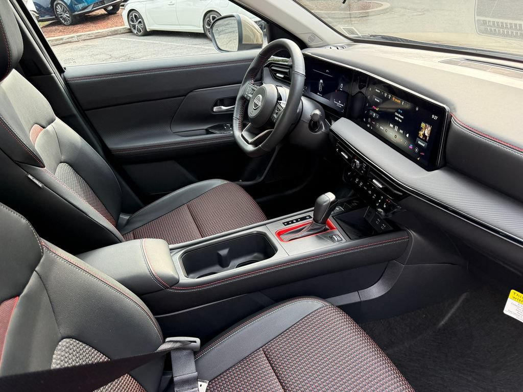 Used 2025 Nissan Kicks SR w/ SR Premium Package AWD/4WD image 27