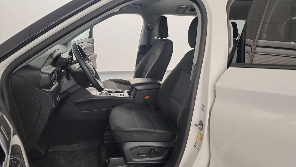 Used 2023 Ford Explorer XLT AWD/4WD image 14