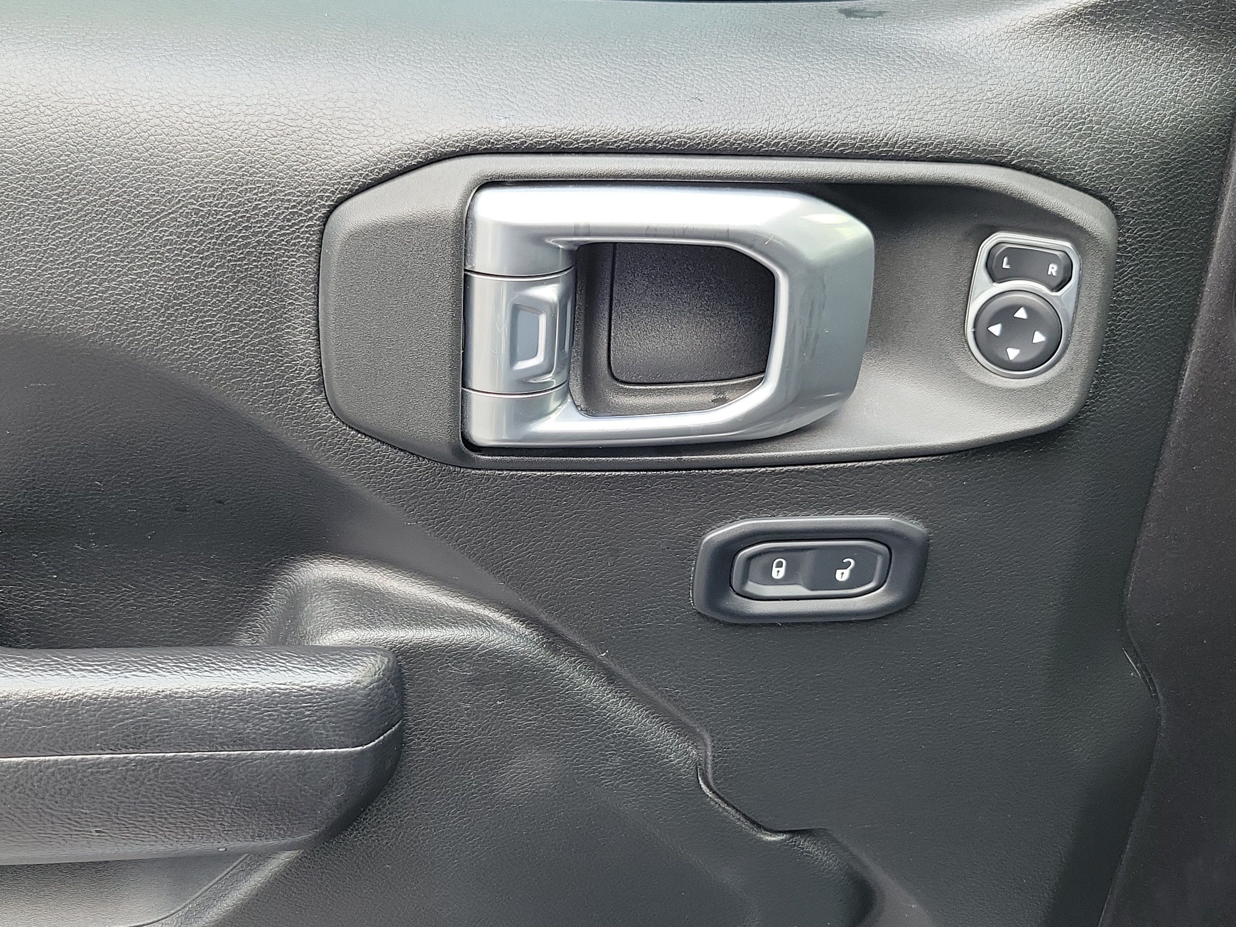 Used 2022 Jeep Gladiator Sport AWD/4WD image 18