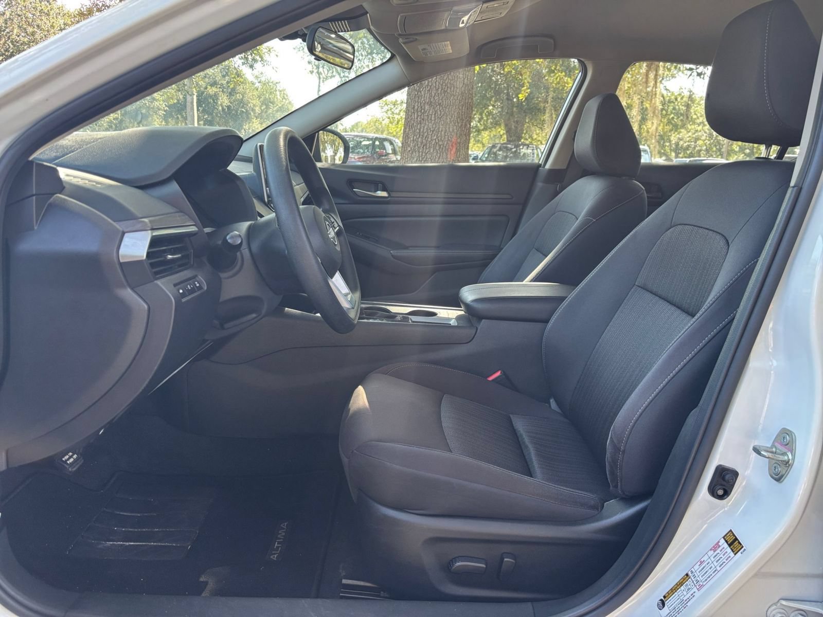 Used 2025 Nissan Altima 2.5 SV FWD image 22