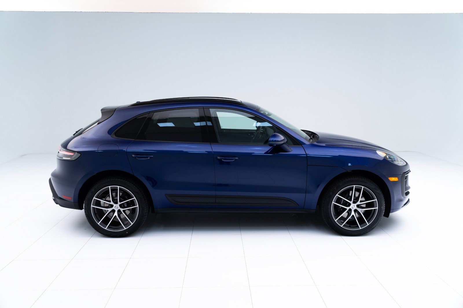 Certified 2025 Porsche Macan image 8