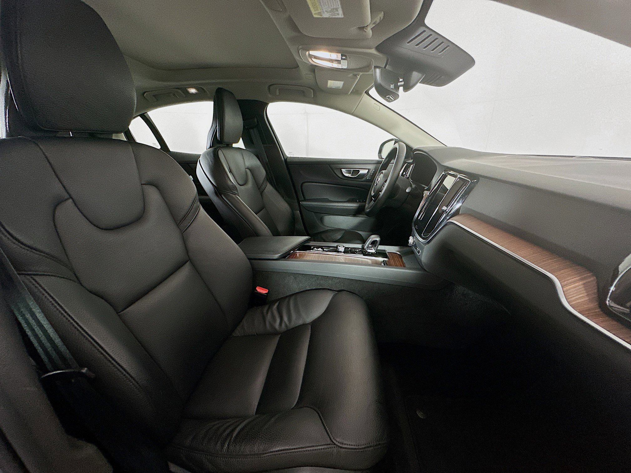 Used 2025 Volvo S60 B5 Plus image 31