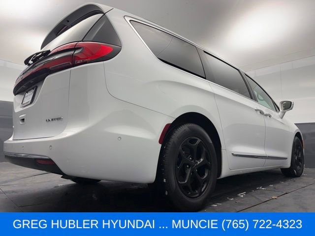Used 2022 Chrysler Pacifica Limited FWD image 22