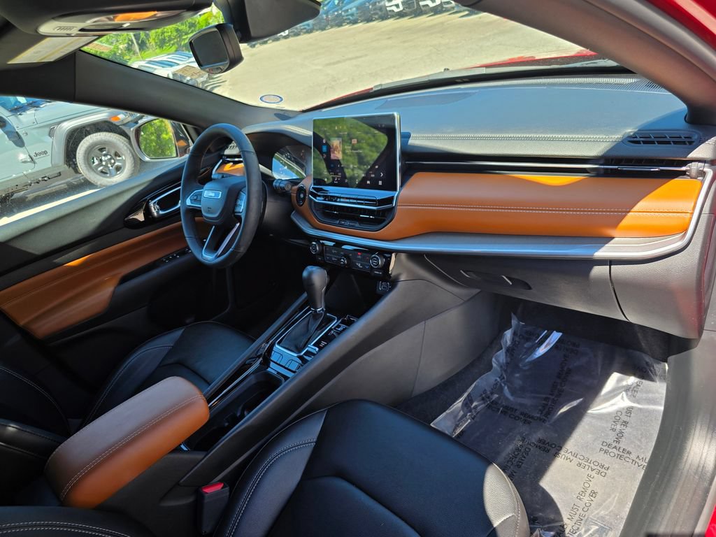 Used 2025 Jeep Compass Limited AWD/4WD image 29