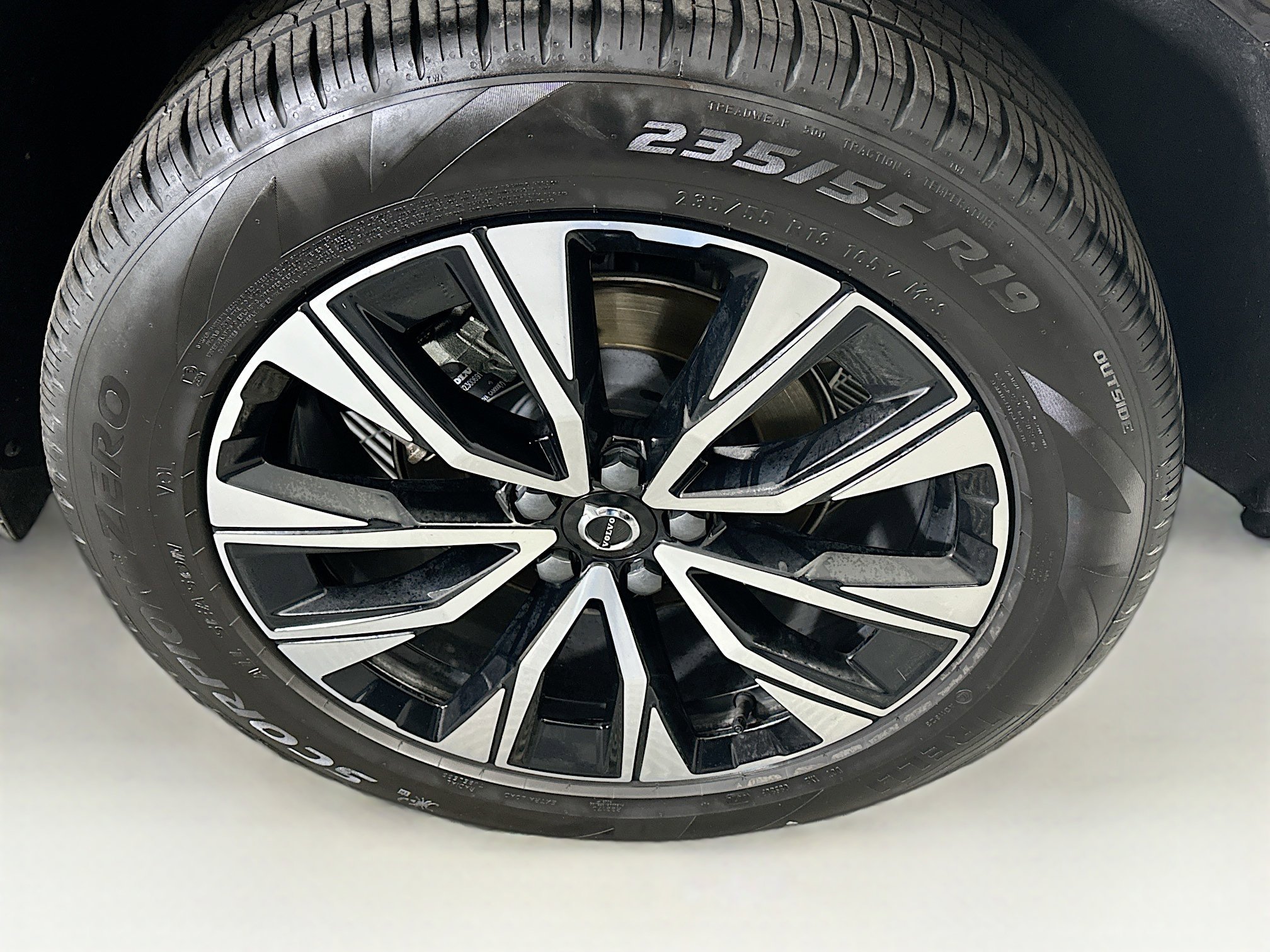 Used 2025 Volvo XC60 B5 Plus w/ Climate Package image 11