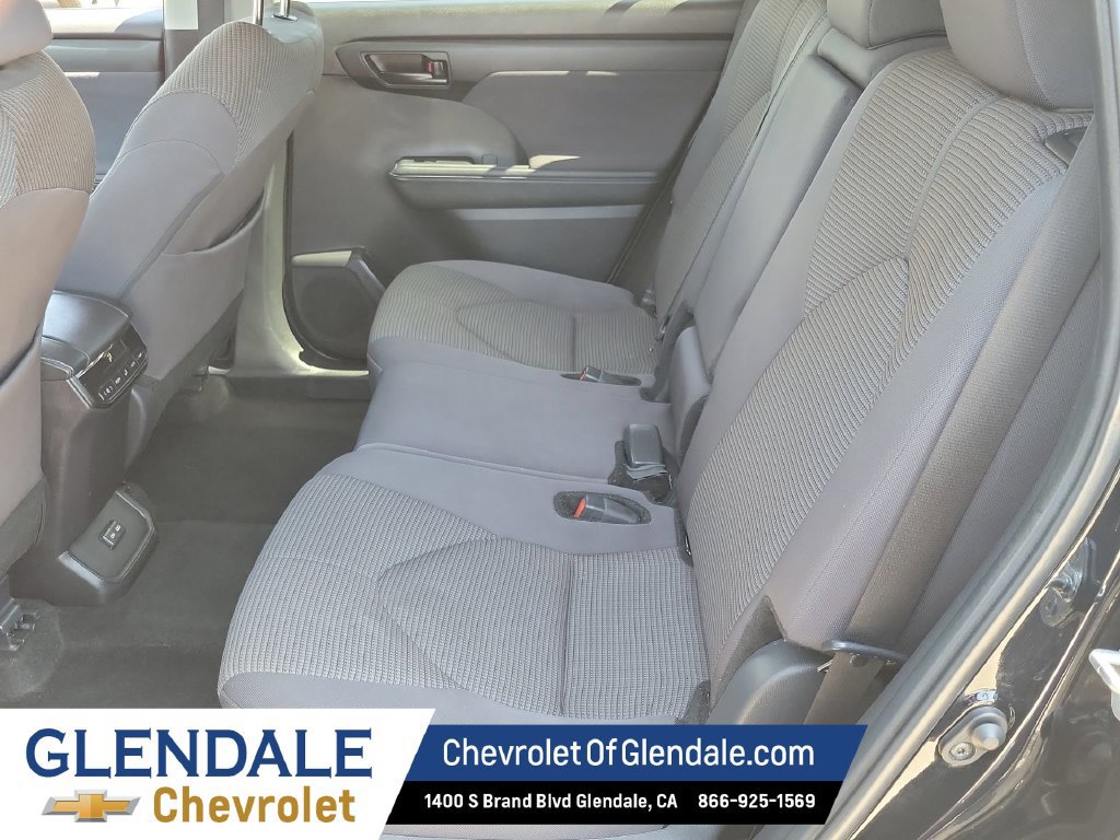 Used 2024 Toyota Highlander LE AWD/4WD image 21
