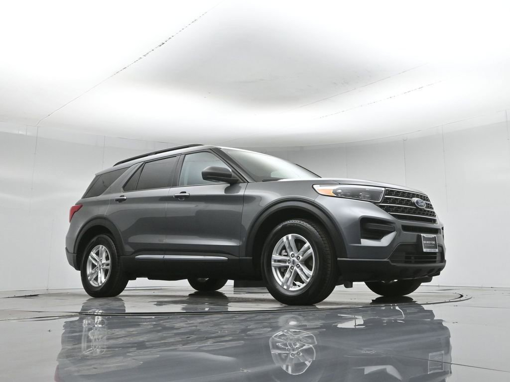 Certified 2023 Ford Explorer XLT image 4