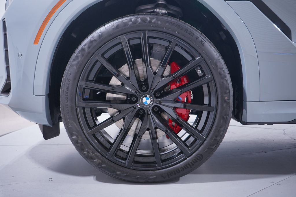 New 2026 BMW X6 xDrive40i w/ Premium Package AWD/4WD image 2