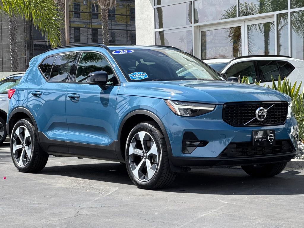 Certified 2025 Volvo XC40 B5 Plus image 7