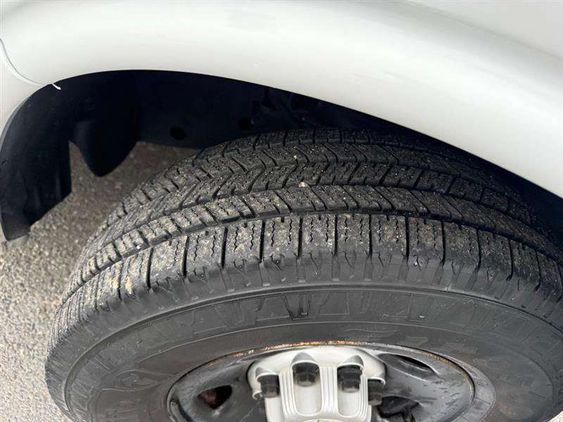 Used 2011 Chevrolet Express 2500 image 29