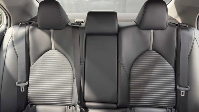 Used 2022 Toyota Camry SE w/ Convenience Package image 31