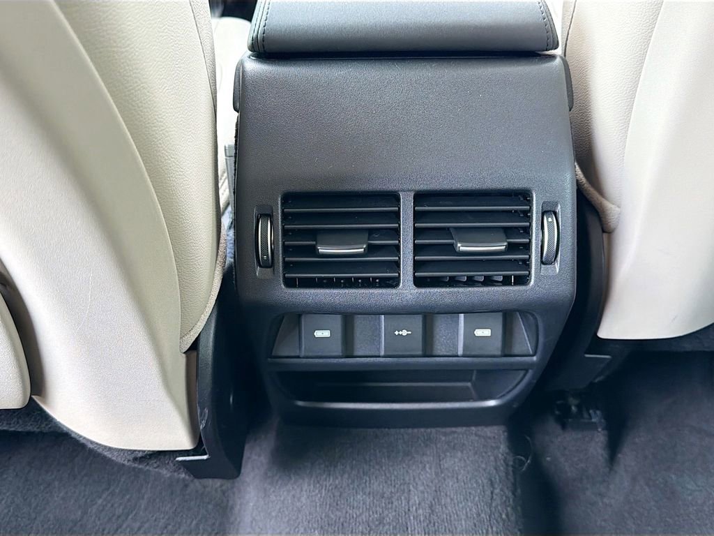 Used 2020 Land Rover Discovery Sport SE image 20