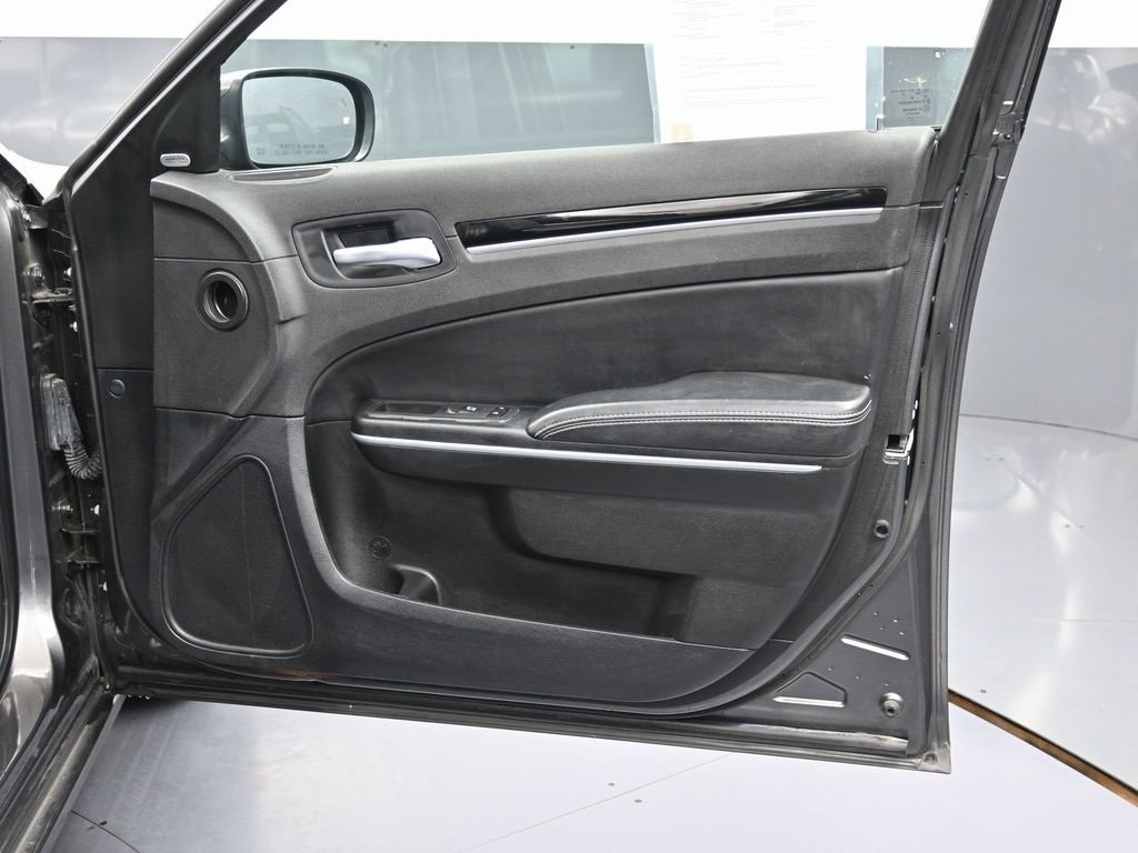 Used 2023 Chrysler 300 S image 39