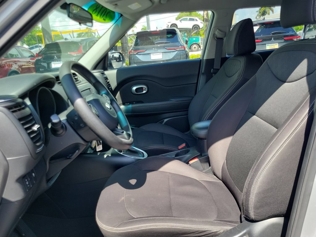 Used 2018 Kia Soul FWD image 13