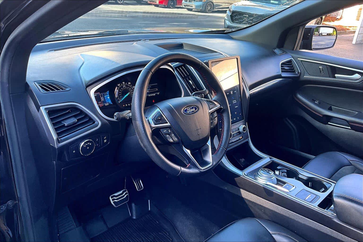 Used 2021 Ford Edge ST-Line w/ Cargo Accessory Package FWD image 17