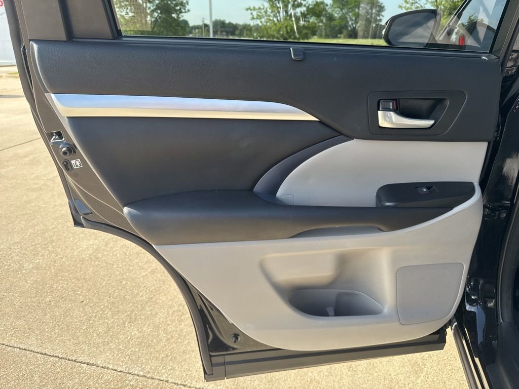 Certified 2017 Toyota Highlander XLE AWD/4WD image 19