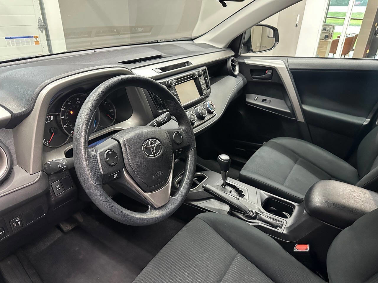 Used 2016 Toyota RAV4 LE AWD/4WD image 15