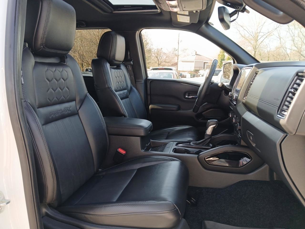 Used 2022 Nissan Frontier PRO-4X w/ Pro-4X Premium Package image 17