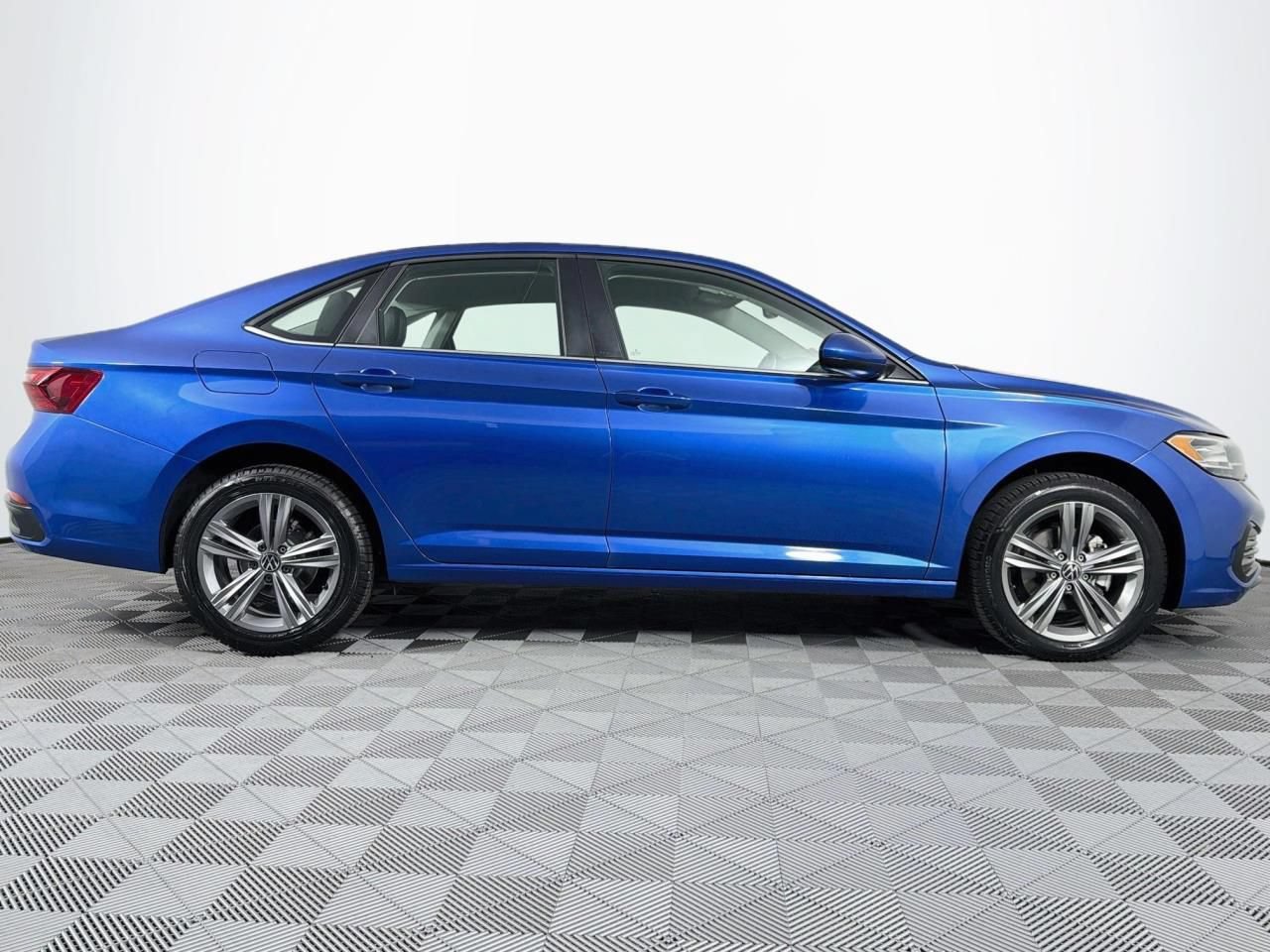 Used 2024 Volkswagen Jetta SE FWD image 28