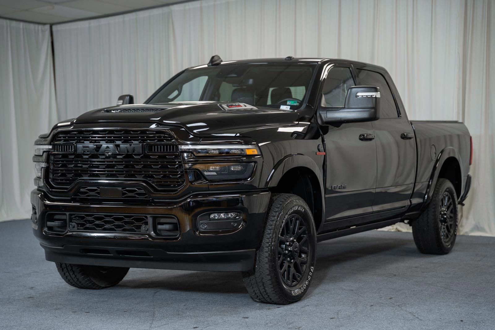 Used 2025 RAM 2500 Limited AWD/4WD image 3