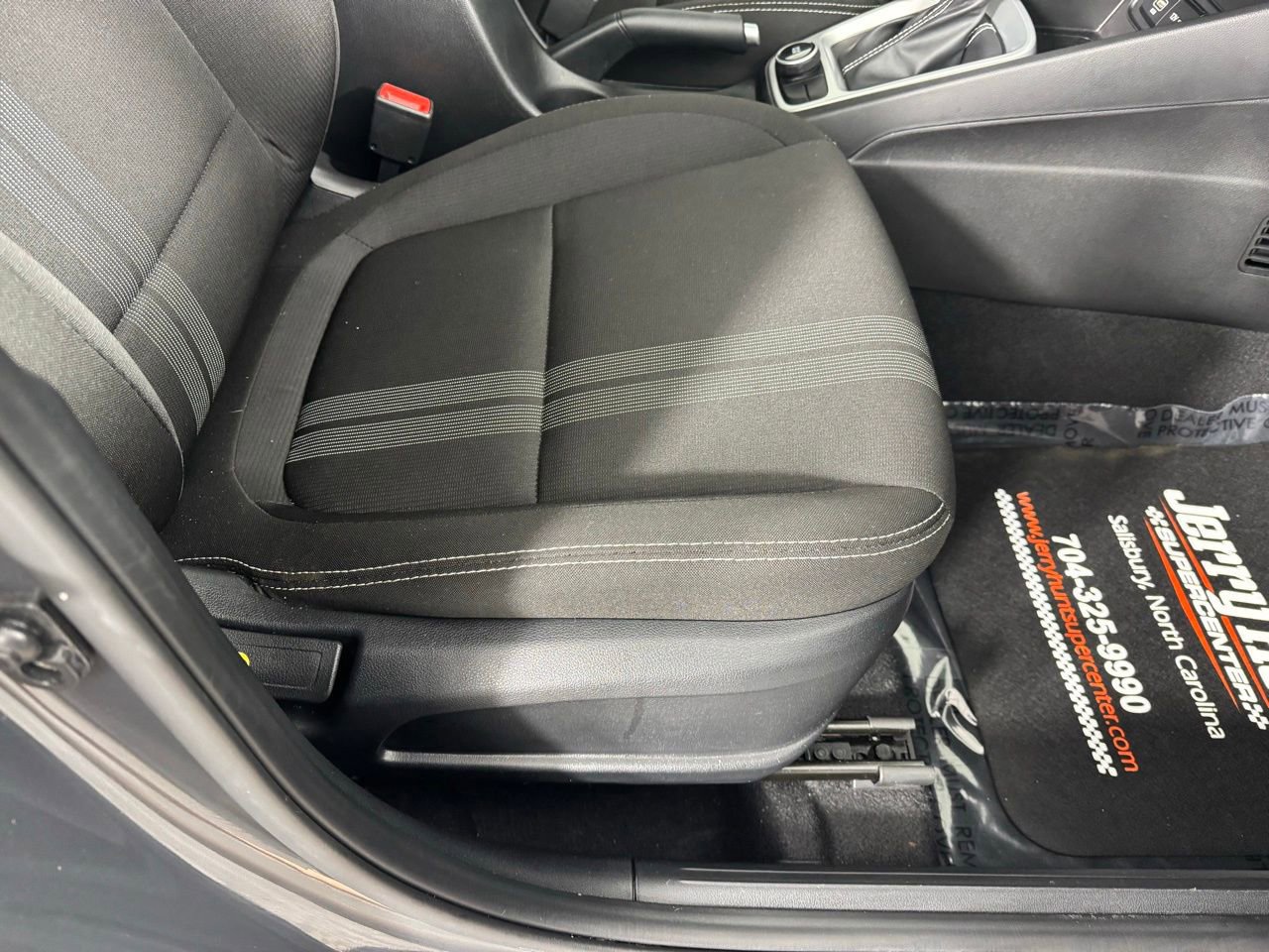 Used 2025 Hyundai Venue SEL image 32