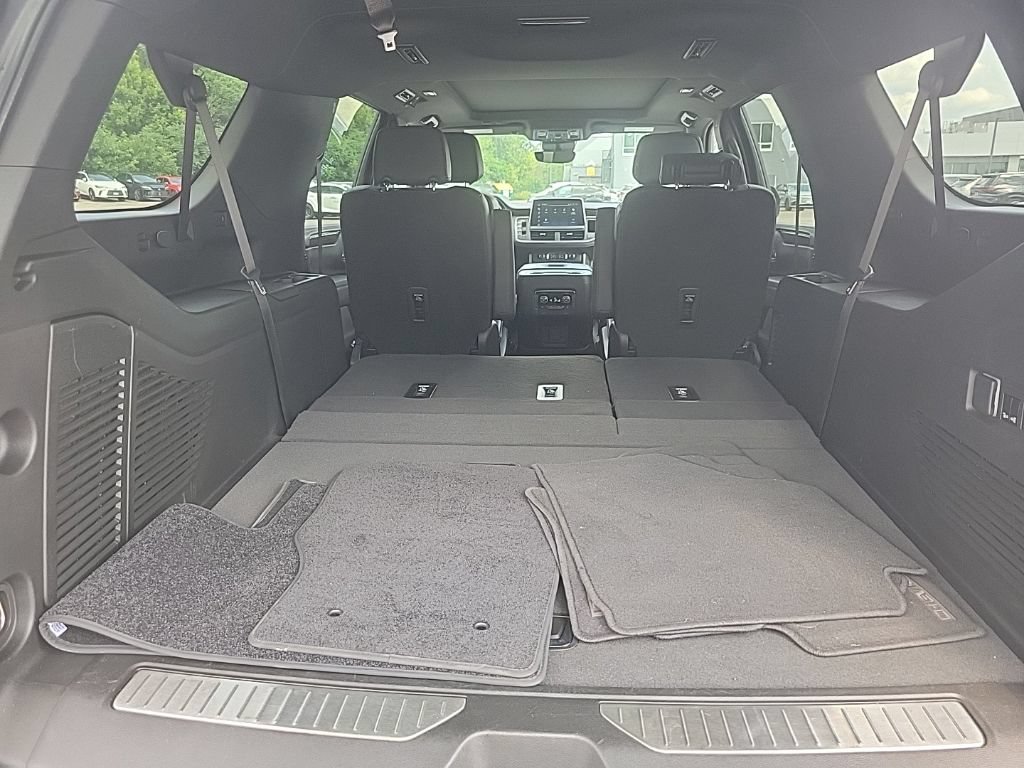 Used 2023 Chevrolet Suburban High Country AWD/4WD image 37