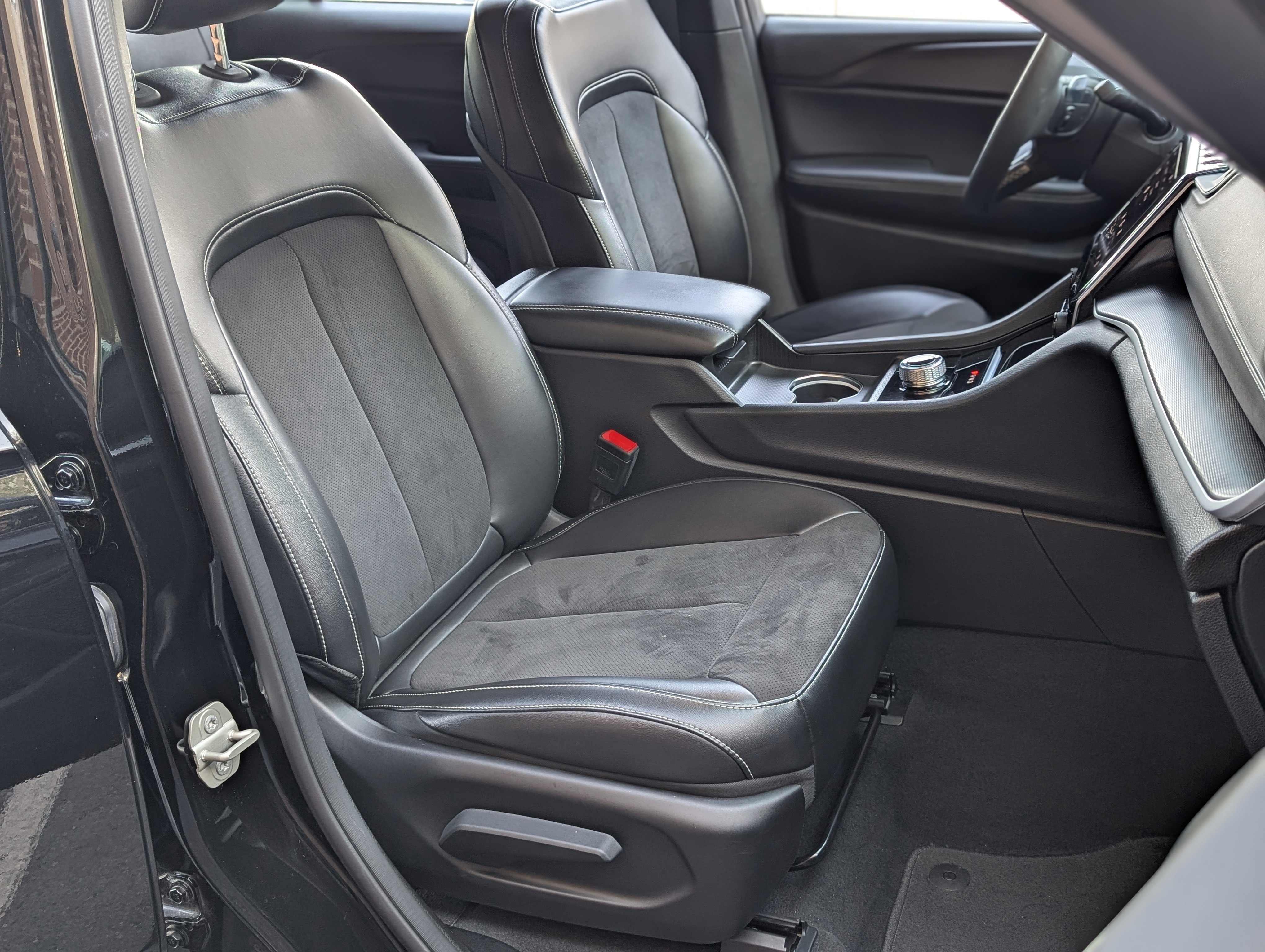 Used 2024 Jeep Grand Cherokee L Laredo image 23