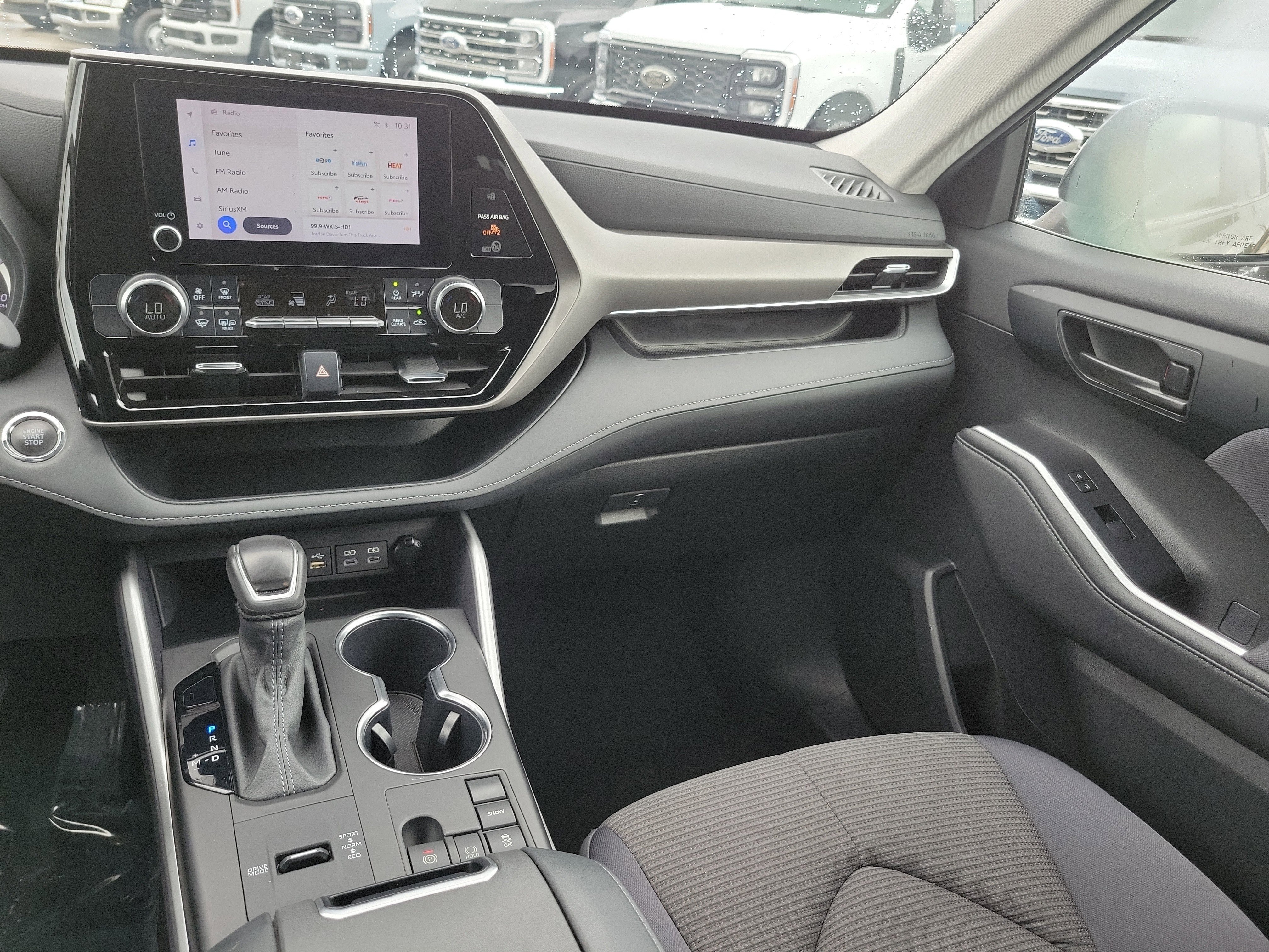 Used 2023 Toyota Highlander LE FWD image 19