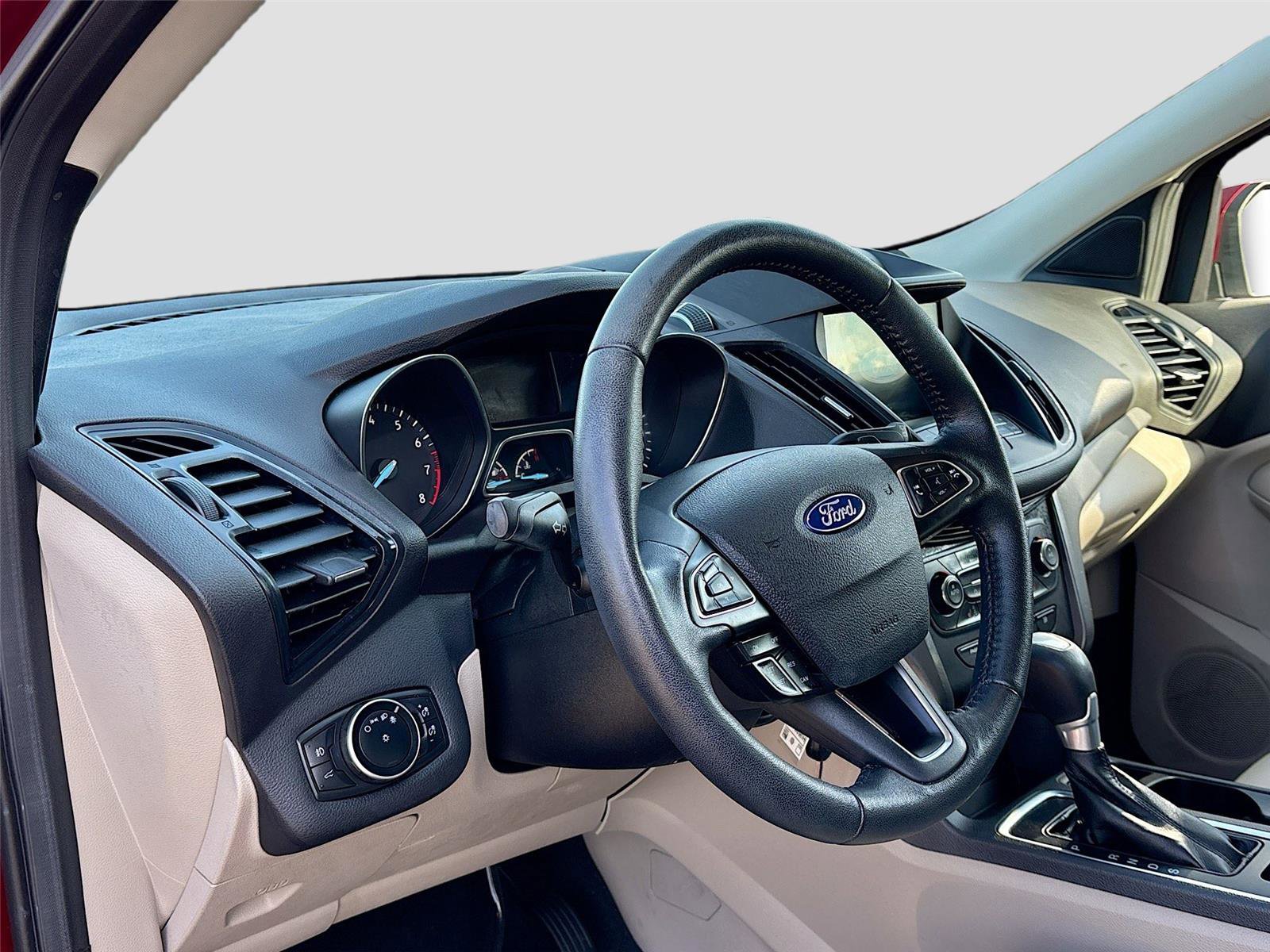 Used 2017 Ford Escape SE w/ SE Leather Comfort Package image 9