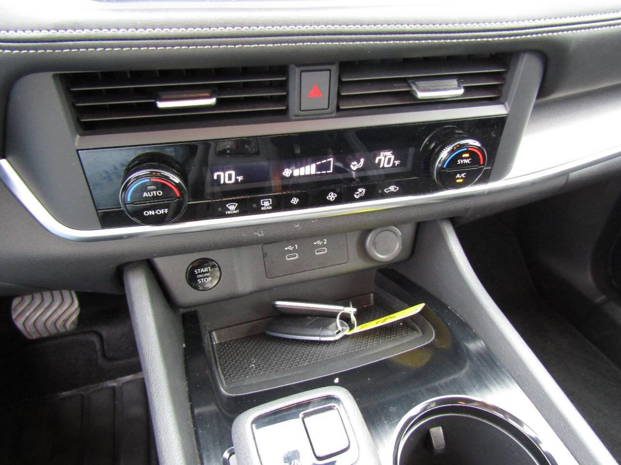 Used 2025 Nissan Rogue SV image 16