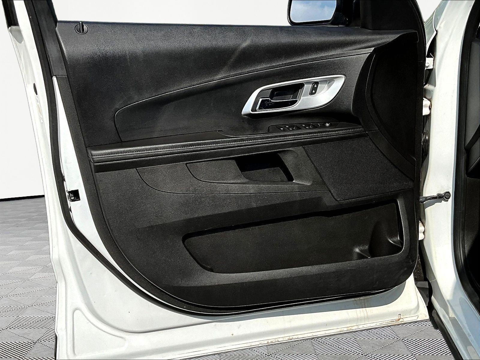 Used 2015 Chevrolet Equinox LS AWD/4WD image 19
