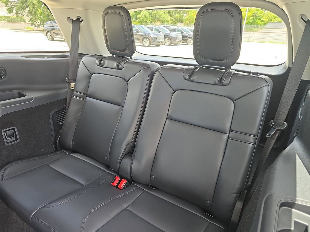 New 2025 Lincoln Aviator 2WD w/ Equipment Group 101A image 11