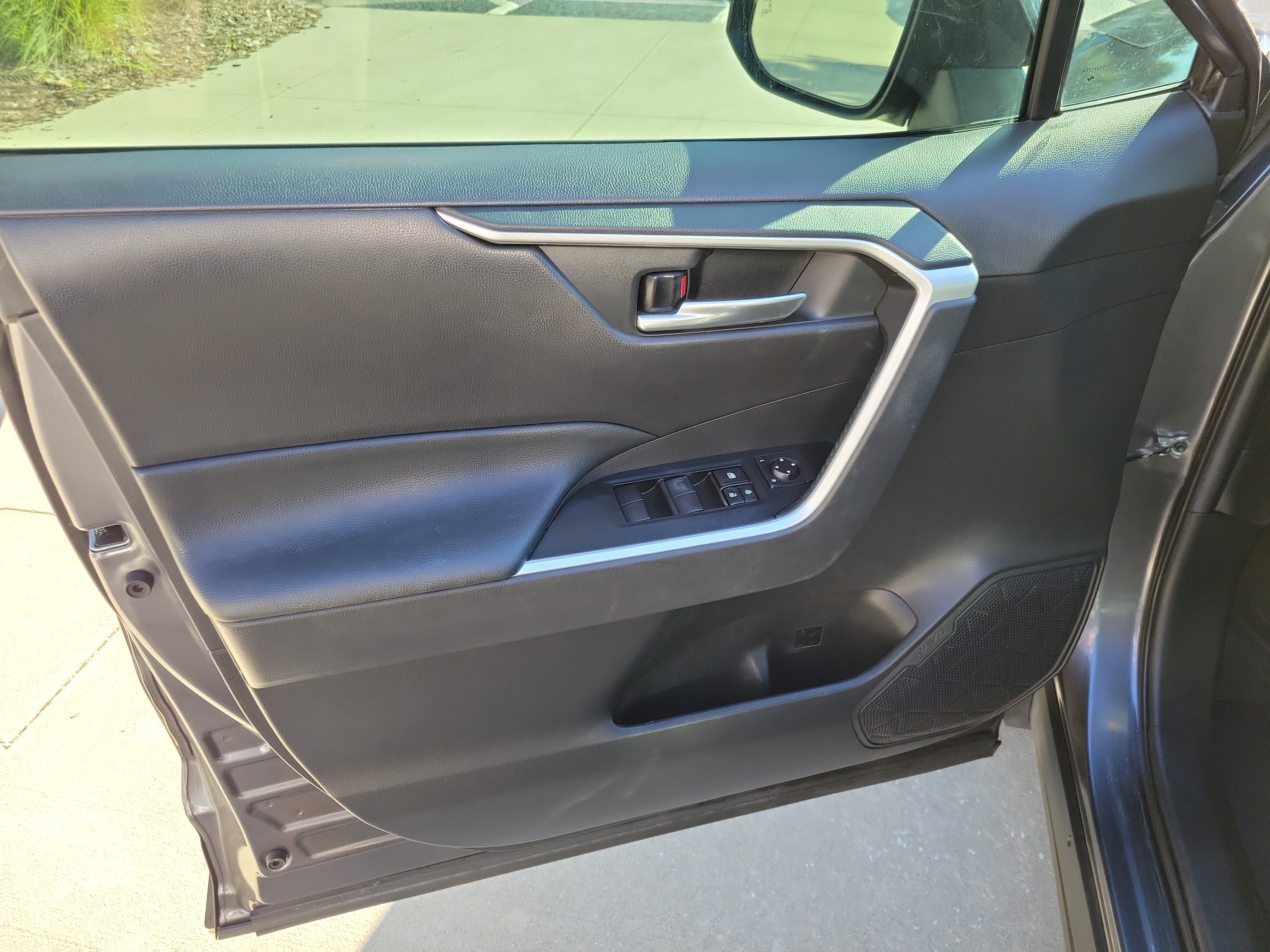 Used 2021 Toyota RAV4 XLE AWD/4WD image 10