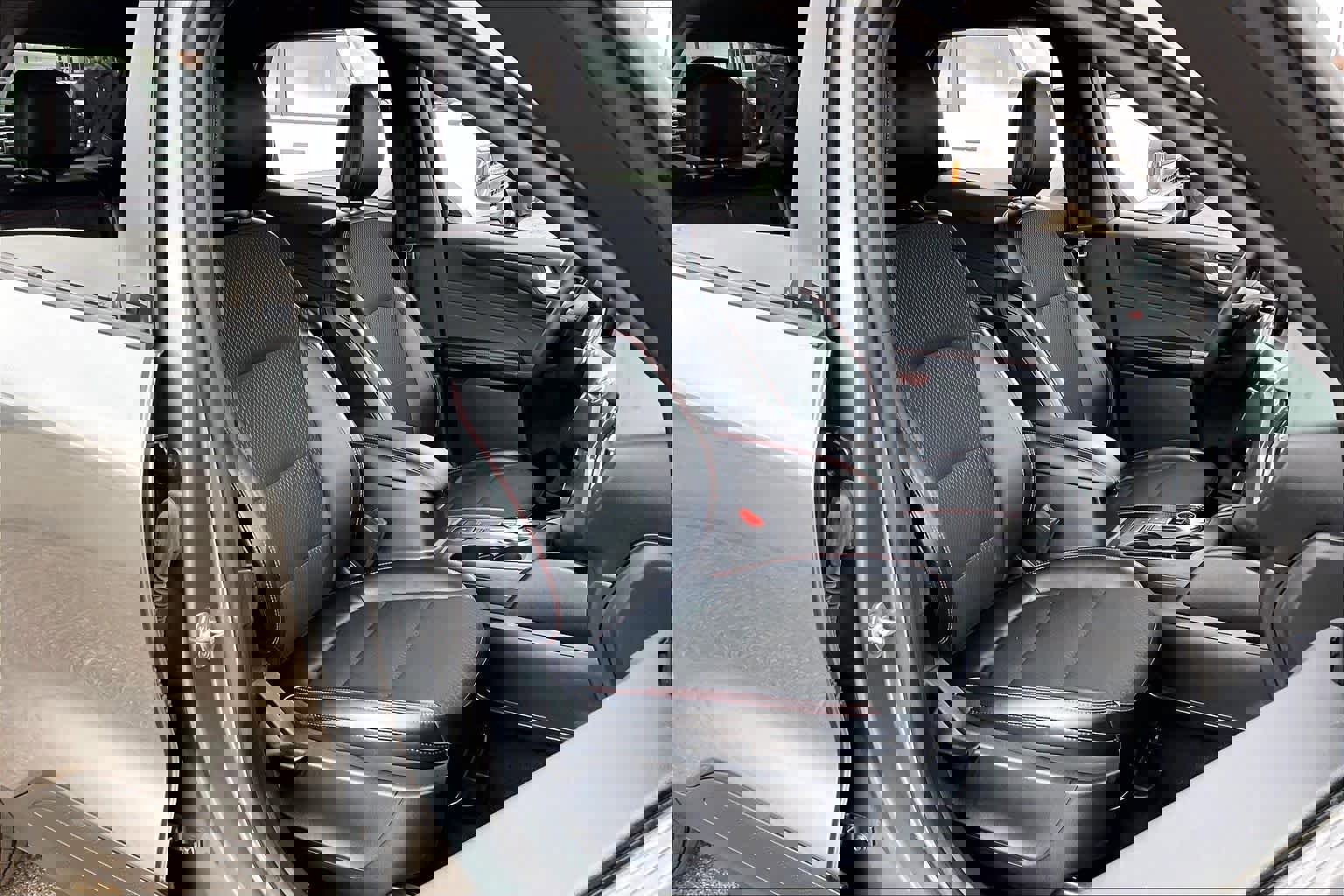 Used 2025 Ford Escape ST-Line image 8